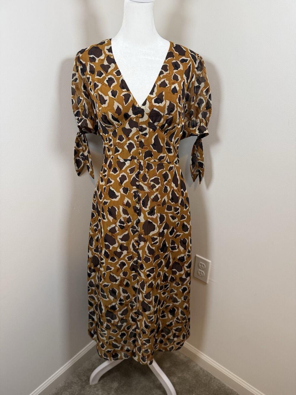 J.O.A. Just One Answer Dress Size Medium Animal Print Puff Sleeve Midi Anthro